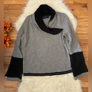 Rare black and gray sweater weigh unique sleeves